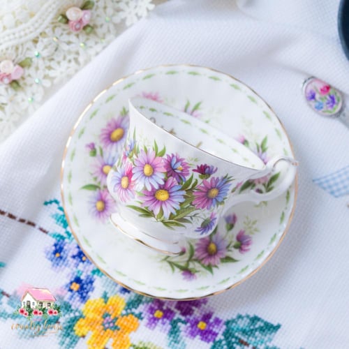 3518 كوب مع صحن انتيك من رويال البرت Royal Albert