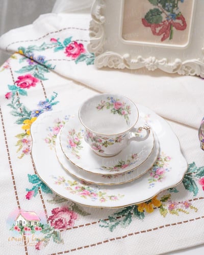 3742 كوب مع صحنين انتيك من رويال البرت