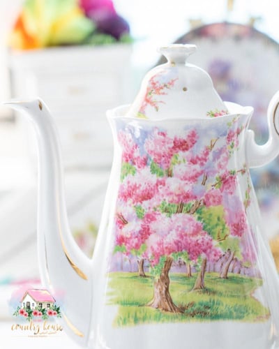 3665 ابريق شاي انتيك من رويال البرت Royal Albert