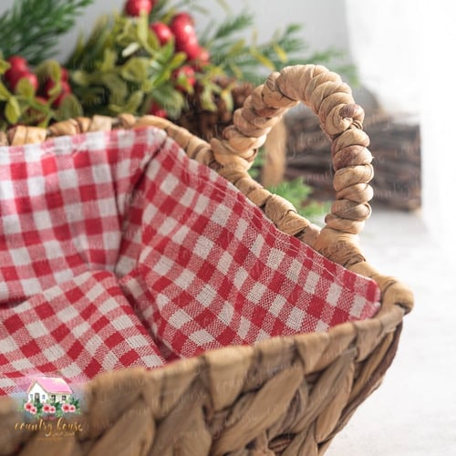 3175 سلة خوص مستطيلة مبطنة بقماش كاروهات أحمر