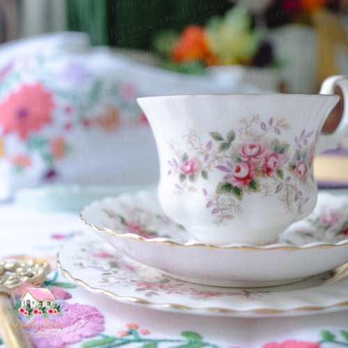 3492 كوب مع صحنين انتيك من رويال البرت Royal Alber...