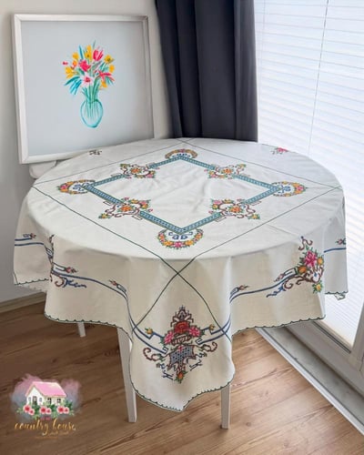 3621 مفرش مطرز طيف الأندلس