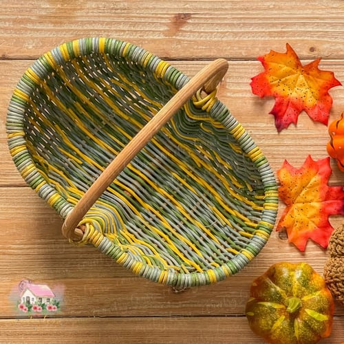 7437 سلة خوص صغيرة بمسكة خشبية