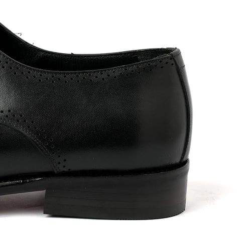 حذاء رسمي مع زخرفة بروغ