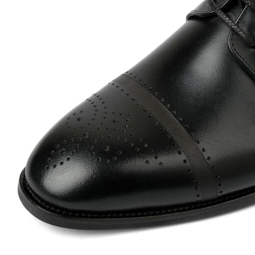 حذاء رسمي مع زخرفة بروغ