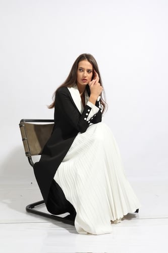 BLACK AND WHITE CREPE BLAZER