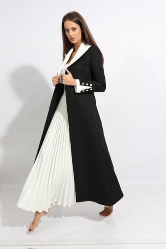 BLACK AND WHITE CREPE BLAZER