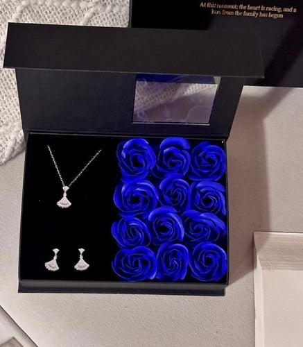 بكج العيد بالورد الازرق