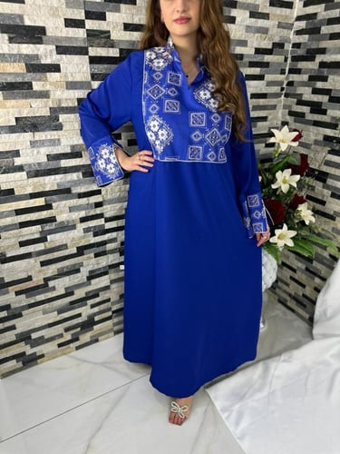 دراعة مطرزة من الأمام مع الأكمام