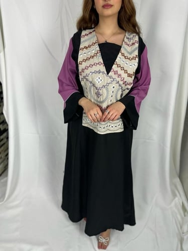 دراعة بقطعة مطرزة