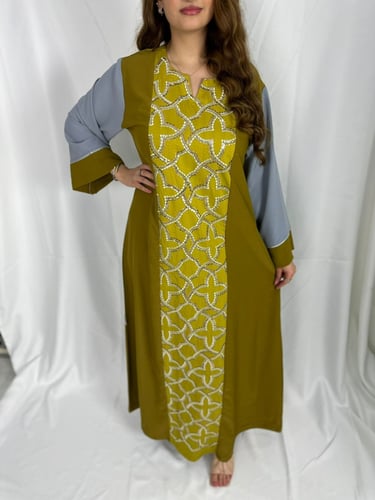 دراعة مطرزة من الأمام