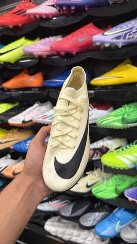 Nike للعشب الطبيعي ولادي