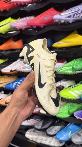 Nike للعشب الطبيعي ولادي