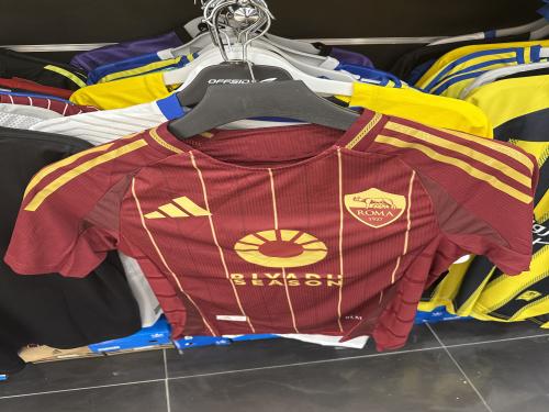 تيشيرت روما