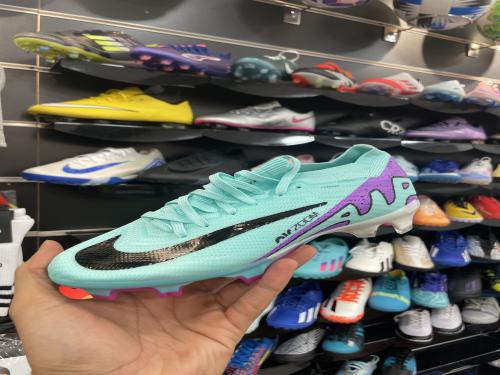 Nike للعشب الطبيعي ولادي