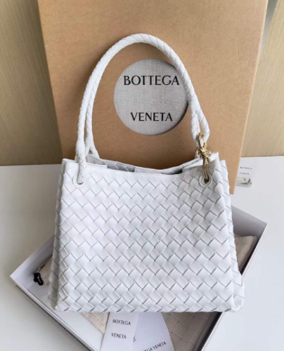BOTTEGA Large Parachute 30cm ابيض