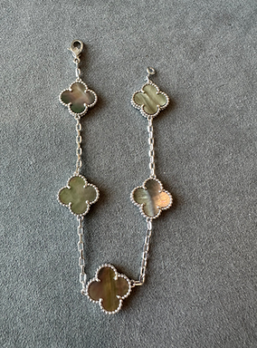 van cleef & arpels مطليه