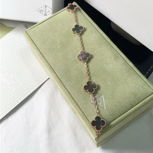 van cleef & arpels مطليه