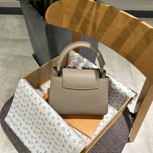 louis Vuitton 21CM