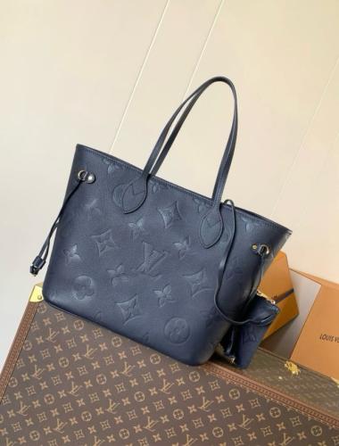 louis Vuitton MM كحلي