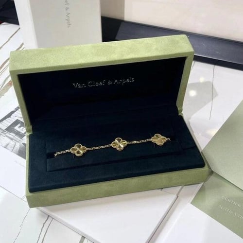 van cleef & arpels ملحقات