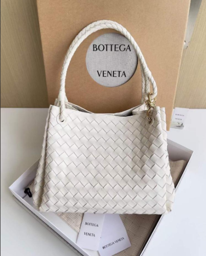 BOTTEGA Large Parachute 30cm اوف وايت