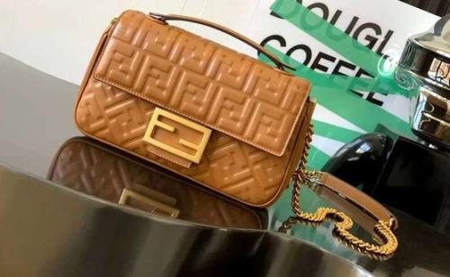 Fendi Baguette Chain Midi 24CM
