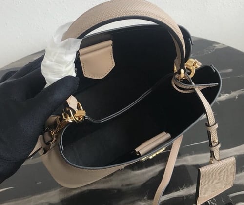 PRADA 18 CM