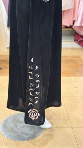 عباية مطرزه بنك