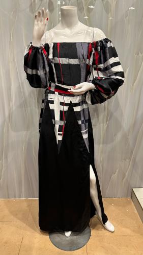 فستان تفصيل اسود و ابيض