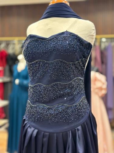 فستان سهره فخم كحلي مع وشاح