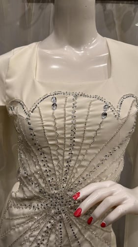 فستان سهره ابيض مرصع بكريستال