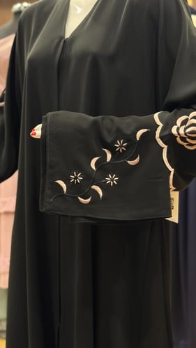 عباية مطرزه بنك