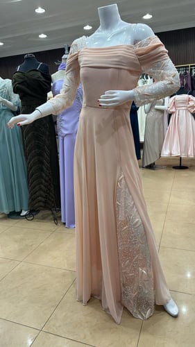 فستان سهره خربزي با اكمام طويله و فتحة قدم