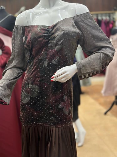 فستان بني مورد