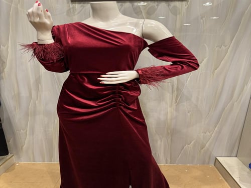 فستان عودي مخمل