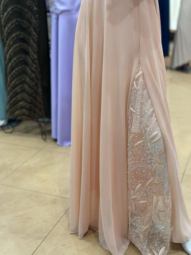 فستان سهره خربزي با اكمام طويله و فتحة قدم