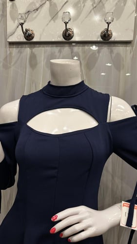 فستان كحلي اكمام مكشوفه ميدي