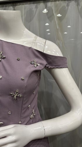 فستان موف كسرات على جنب