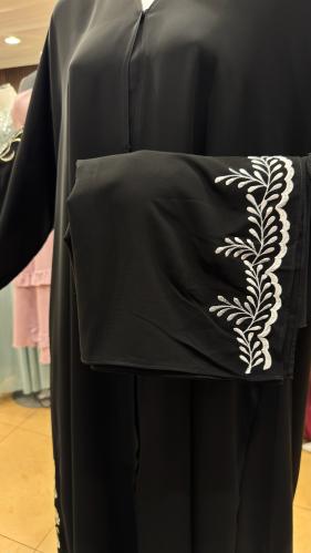 عباية مطرزه باابيض