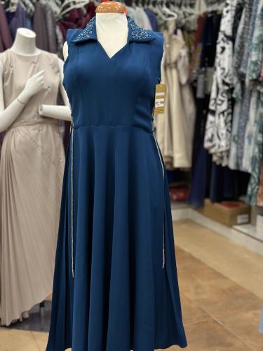 فستان تركوازي بدون اكمام بخيط فضيه للتخصير