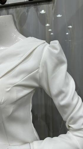 فستان ميدي ابيض ب اكمام