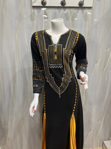 فستان جنوبي اسود و كسرات كموني