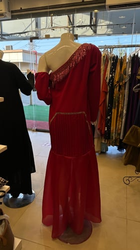 فستان سهره احمر مايل الكتف