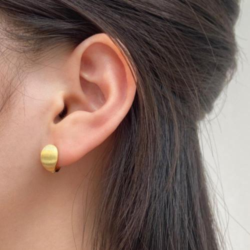 حلق ذهبي مصمت