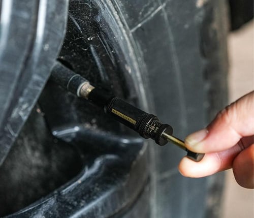 صمام تفريغ الاطارات التلقائي قابل للتعديل