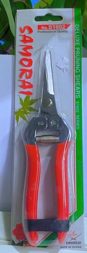 Flower scissors or pruning scissors