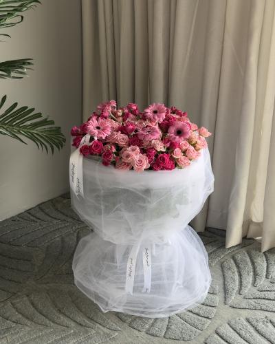 باقة الجلبيرا والبيبي روز