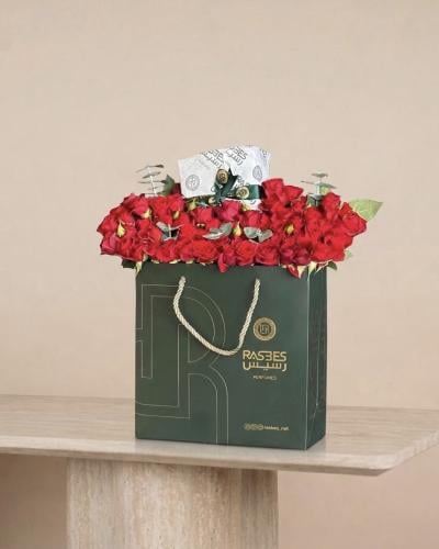 عطر رجالي من رسيس بتنسيق ورد