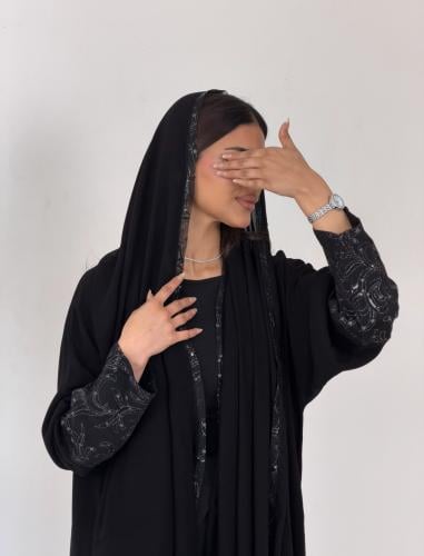 عباية 74 , كريب ملكي وتل تطريز لامع اسود